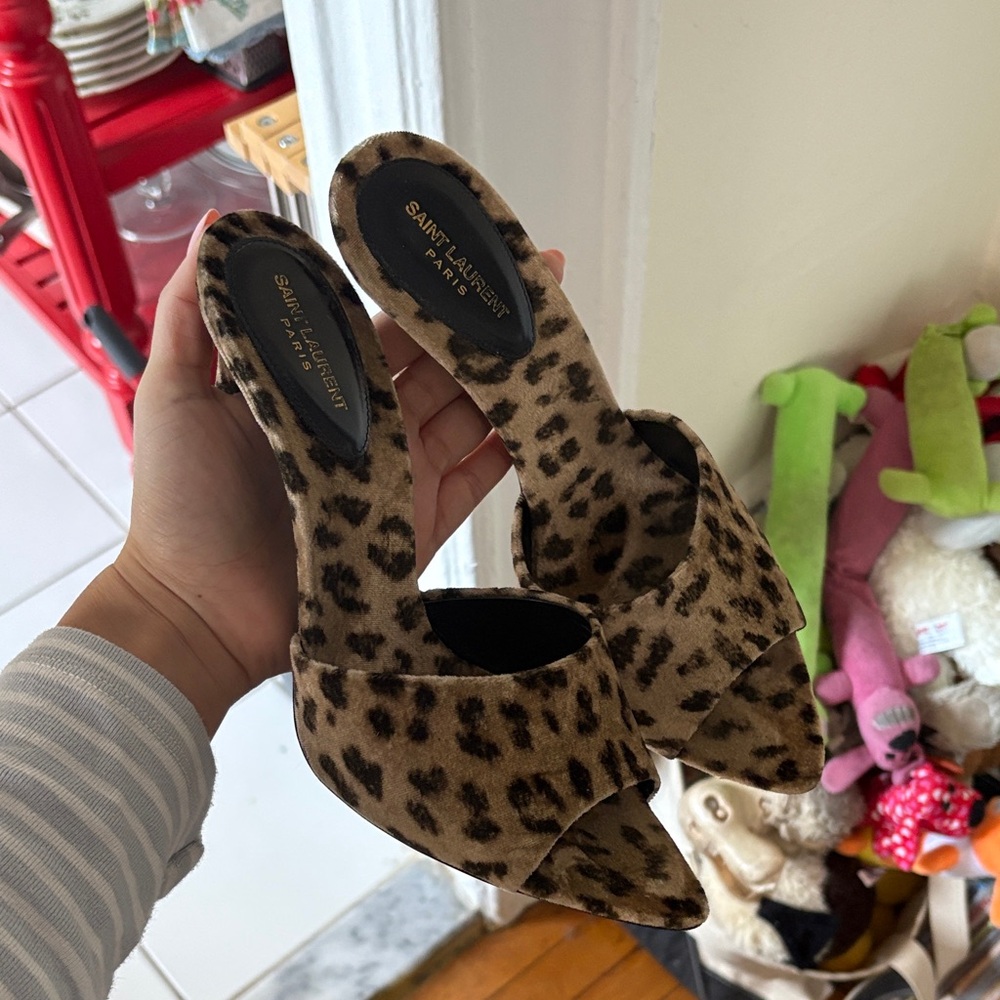 Saint Laurent Tan Leopard Print Heels size 40.5